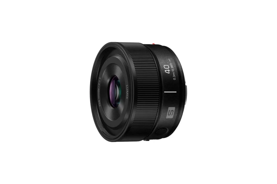 Official Panasonic photograph of LUMIX S 40mm F2, S-S40K
