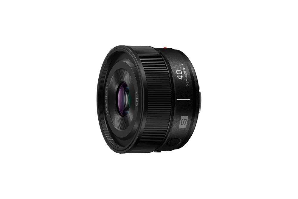Official Panasonic photograph of LUMIX S 40mm F2, S-S40K