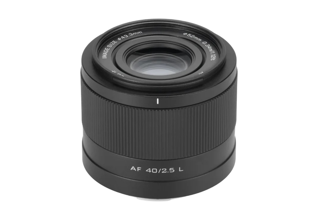 Official Viltrox photograph of the AF 40mm F2.5 Air lens with L-Mount barrel marking